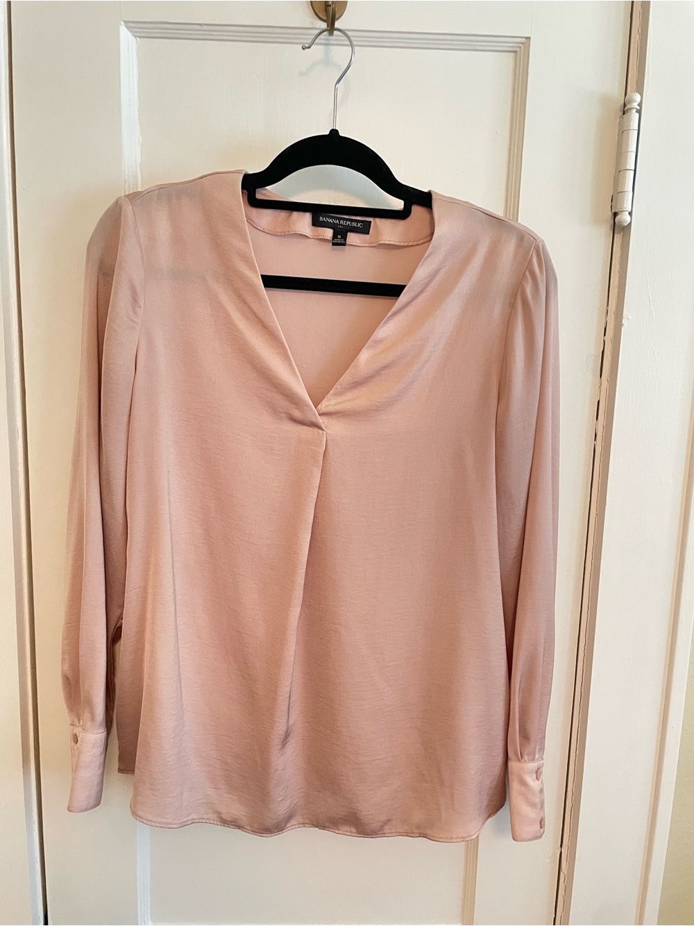 Banana Republic Blush Pink V-Neck Long Sleeve Blouse